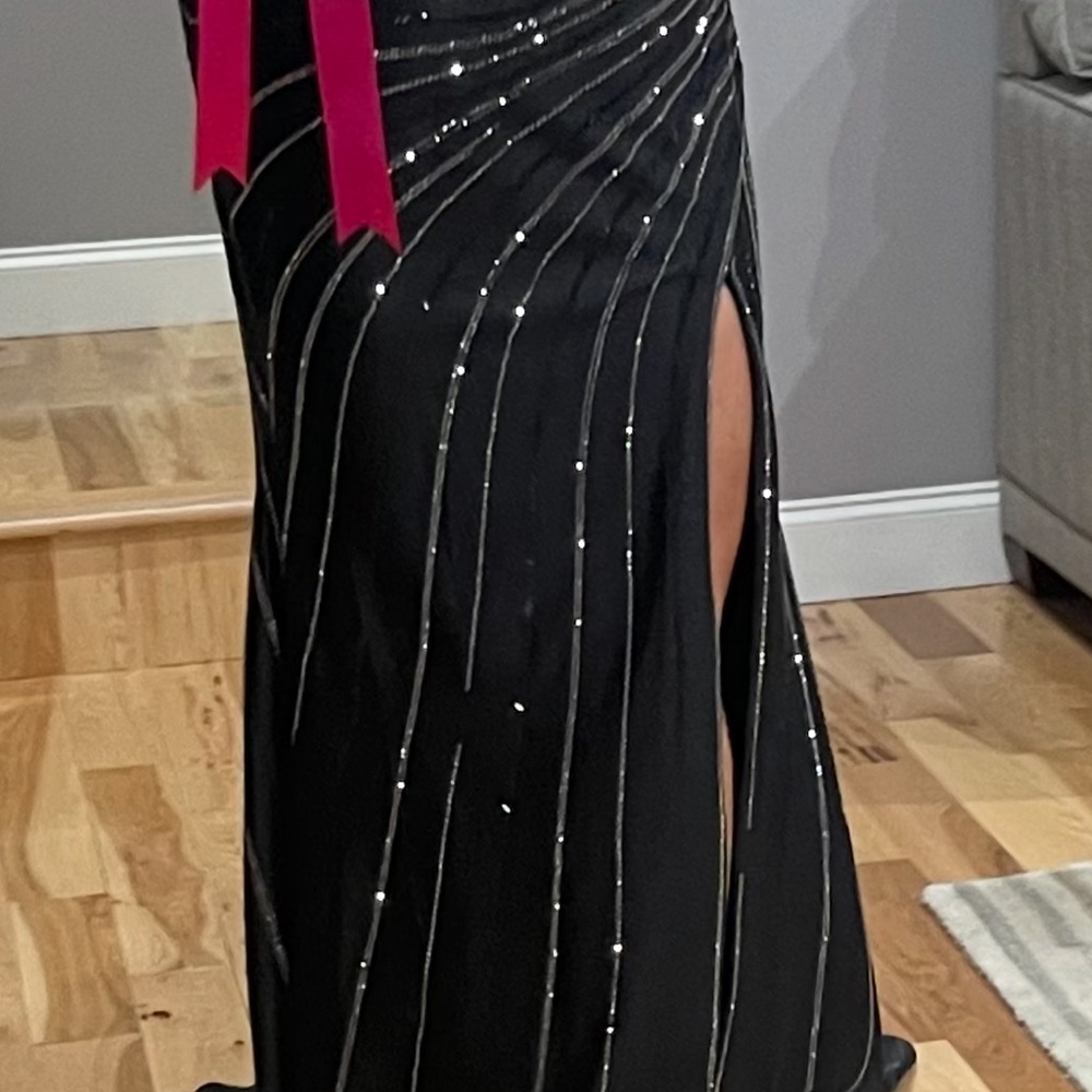 Ellie Wilde Elegant Black Gown with Silver Accents - Picture 12 of 16
